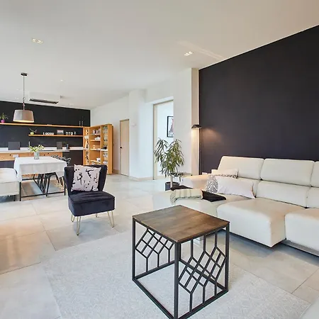 Host & - Sleeper Holiday home *